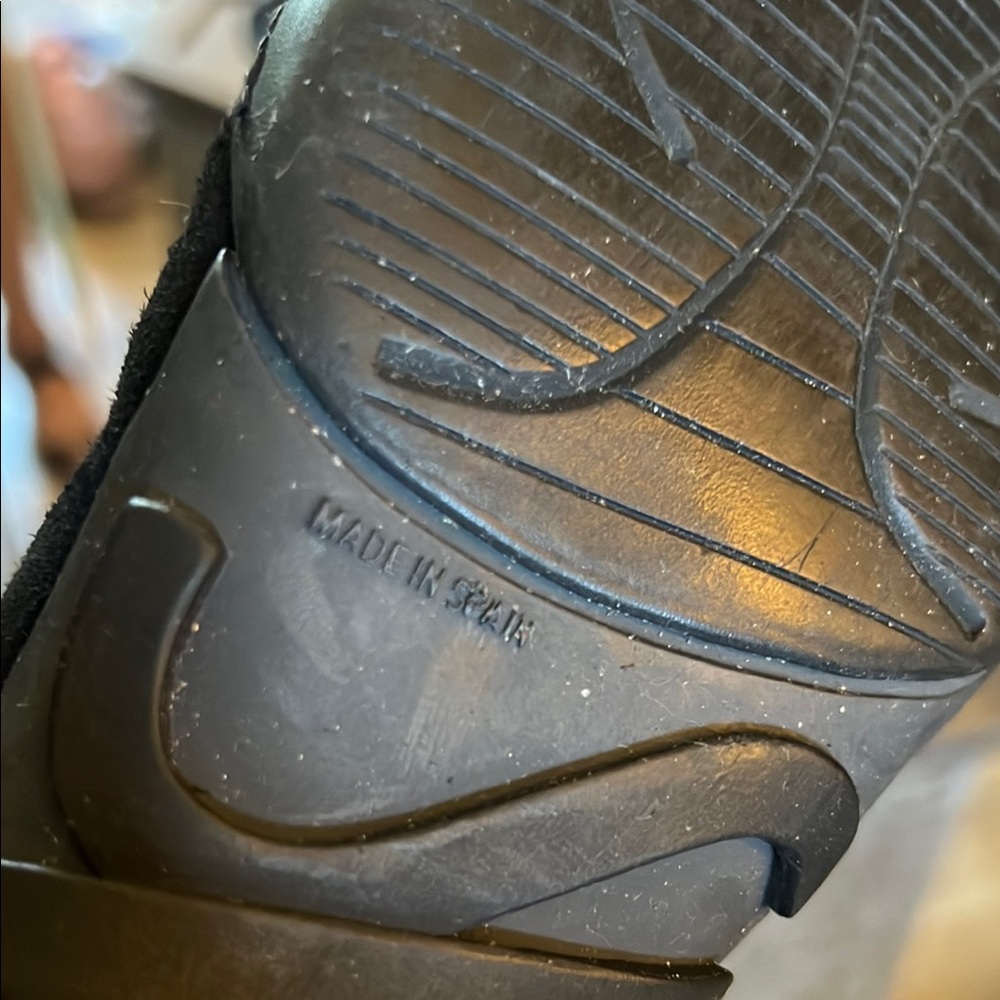 π 1 hour sale. Stuart Weitzman, 9.5, Black suede High-Top Sneakers, faux fur - Picture 10 of 10